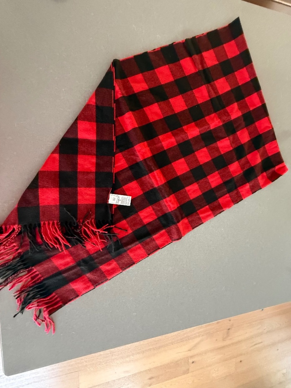 Gap Scarf Buffalo Print Red & Black One Size Adult Plaid 24" x 80" Fringe Worn 1